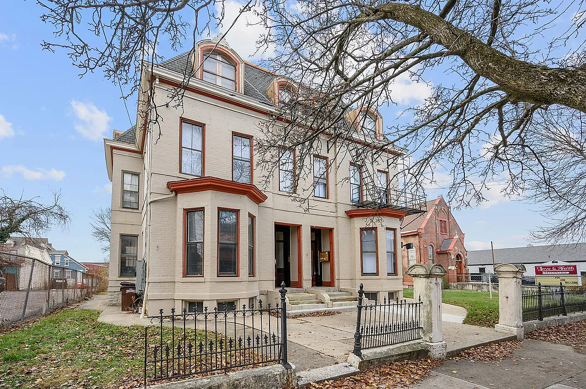 Building Photo - 726 York St #2B