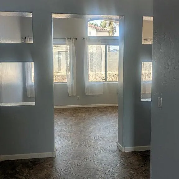 5554 W Carriage Dr — Photo 15
