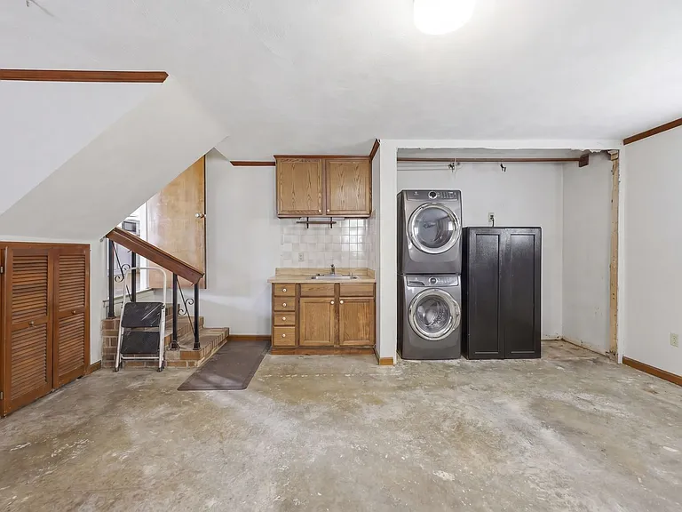 128 Convention Dr — Photo 45