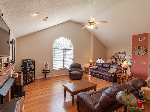 4th image of 2365 Harbin Oaks Dr