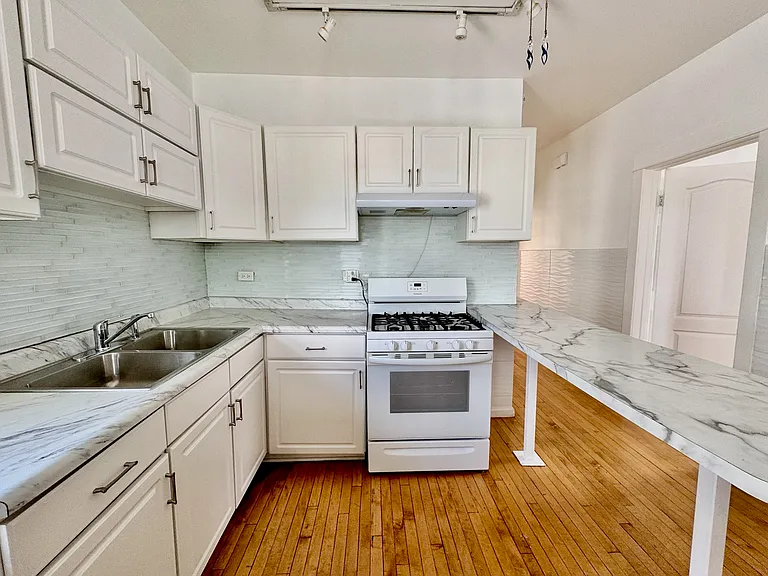 2047 N Lavergne Ave #2 — Photo 19
