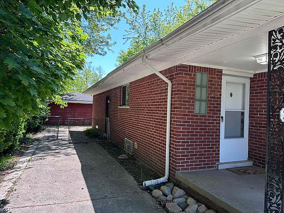4th image of 21746 Wellington Ave