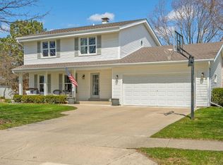 2727 Coventry Ln, Waukesha, WI 53188