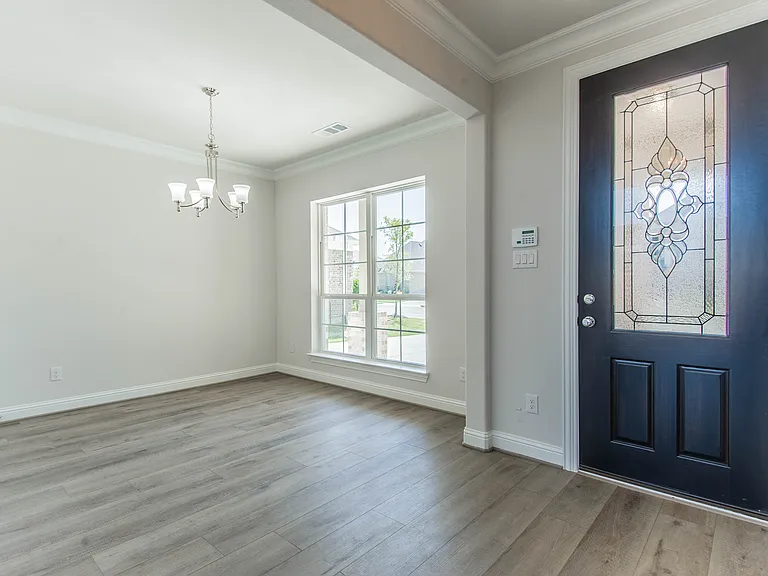 1010 Hunters Creek Dr — Photo 3