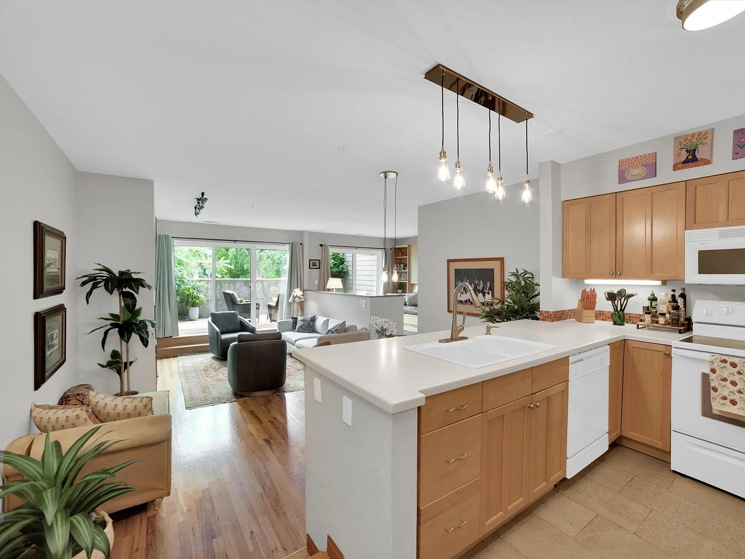 1 bed, 959 sqft, $3,400 — Photo 3