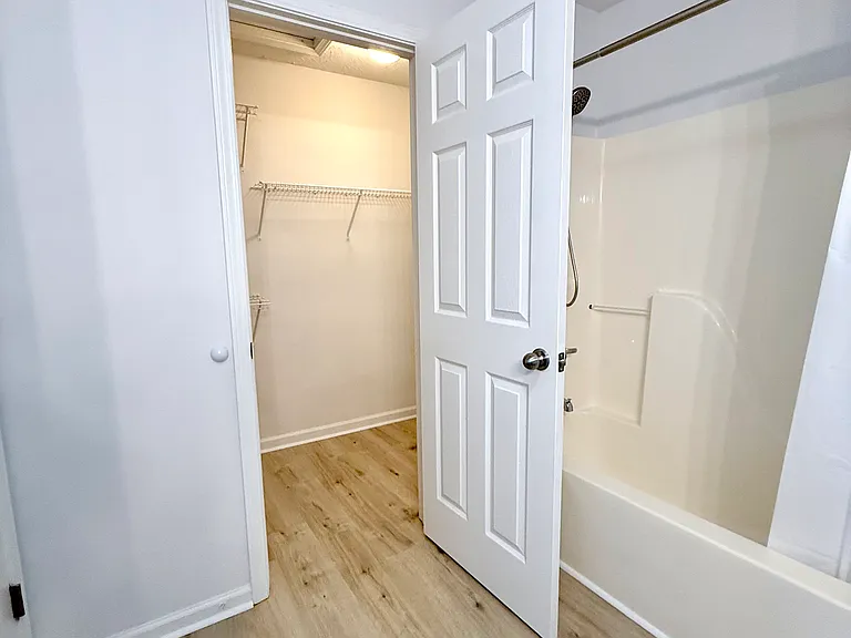 500 Wellington Gardens Dr — Photo 43
