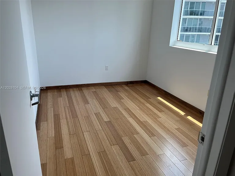 1800 N Bayshore Dr #915 — Photo 14