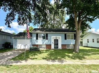 8 Highview Dr, Jacksonville, IL 62650
