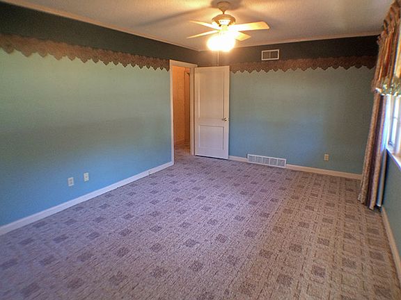 3rd image of 502 Sharon Dr