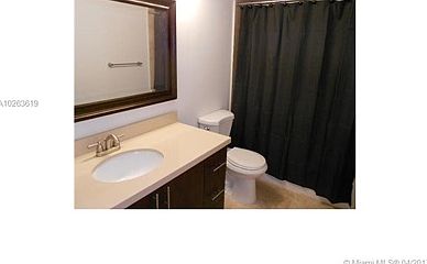 4th image of 555 NE 15th St APT 29E