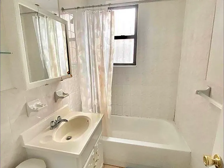 41 W 64th St #5C — Photo 10