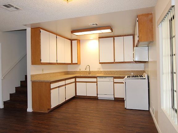 4th image of 236 W Dexter St APT D