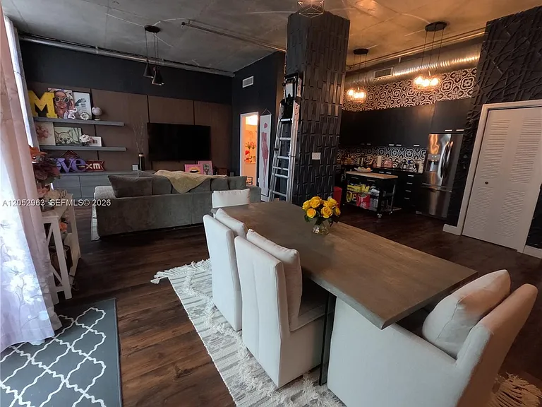 2100 Van Buren St #222 — Photo 10