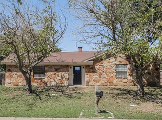 901 Springhill Dr, Burleson, TX 76028