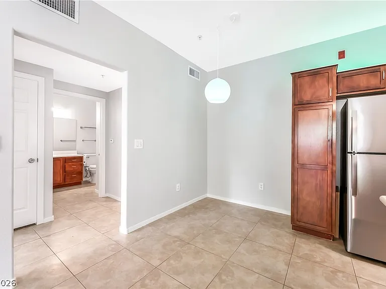 2291 W Horizon Ridge Pkwy #6136 — Photo 7