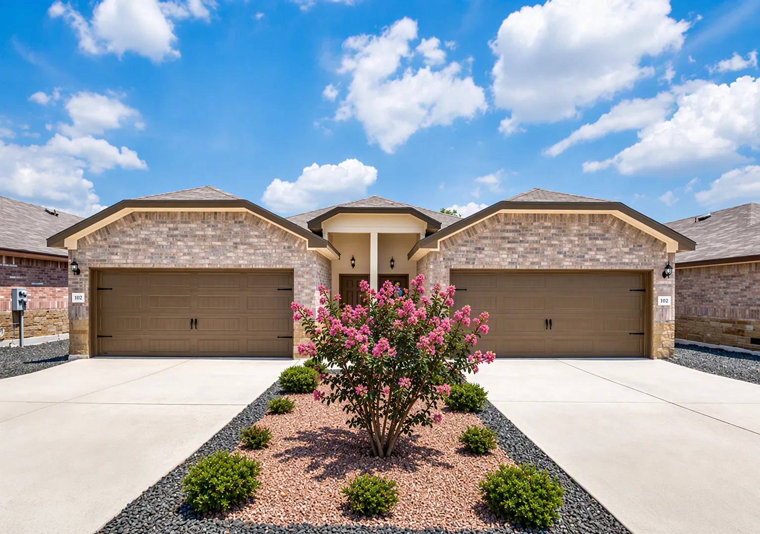 Luxury Duplex in Seguin — Photo 1