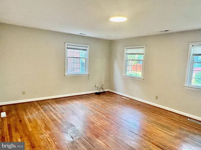 1316 Rowe St — Photo 12