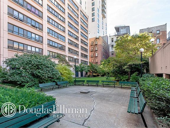 3rd image of 301 W 110th St APT 4T