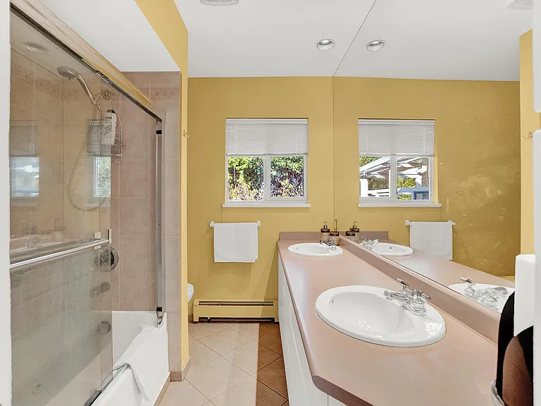 638 Elstree Pl — Photo 20