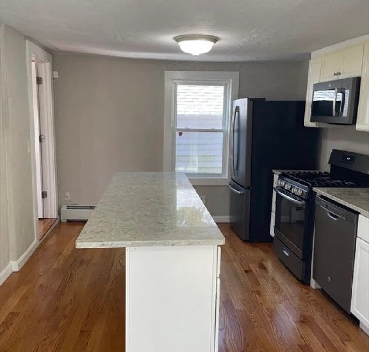 1 bed, 540 sqft, $2,400 — Photo 4