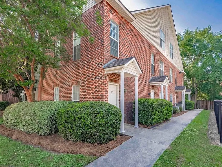 4625 Burbank Dr #206 — Photo 1