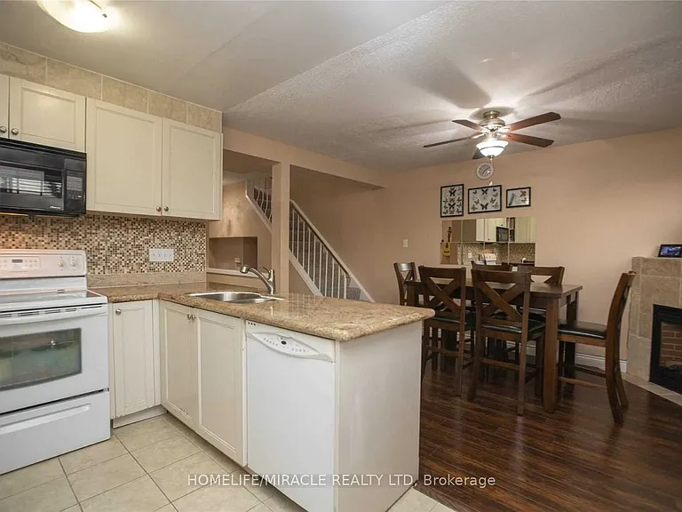 38 Hoskins Sq — Photo 6