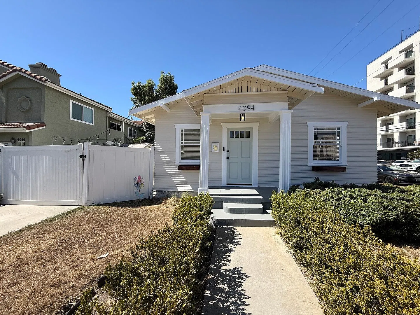 Prime North Park location 3bed 1 bath Bungalow with 2 off street parking spaces — Photo 3