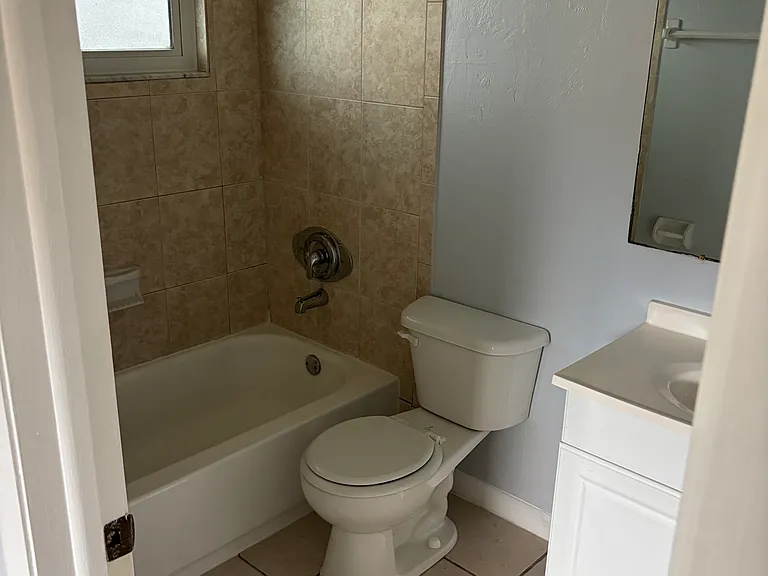 24 NW 15th Pl — Photo 7