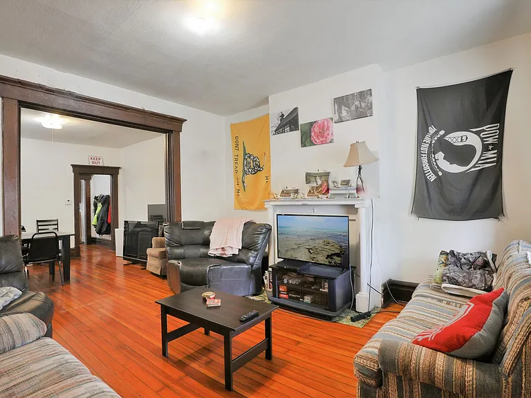 73 E Maynard Ave — Photo 3