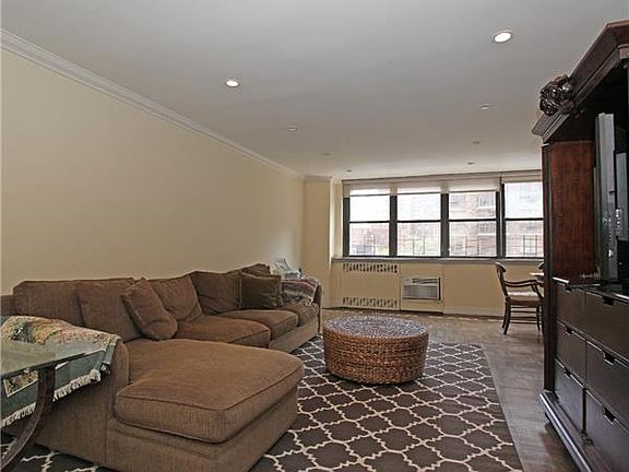 5th image of 239 E 79th St APT 5G