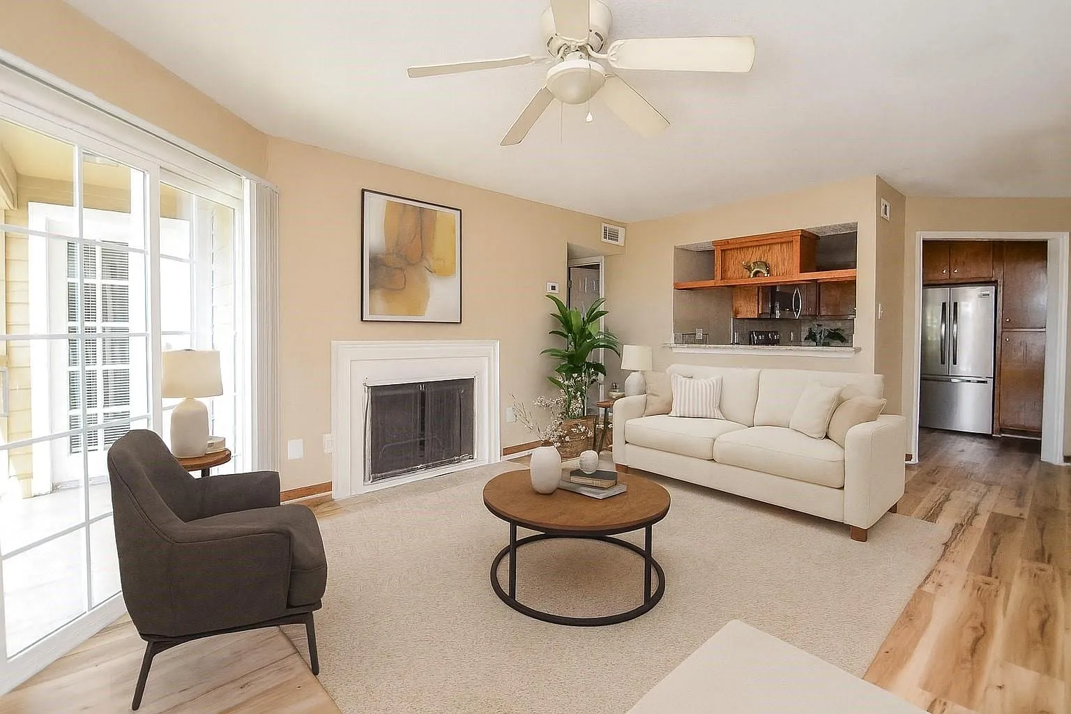 2 bed, 1.0 bath, 1044 sqft, $1,200 — Photo 1