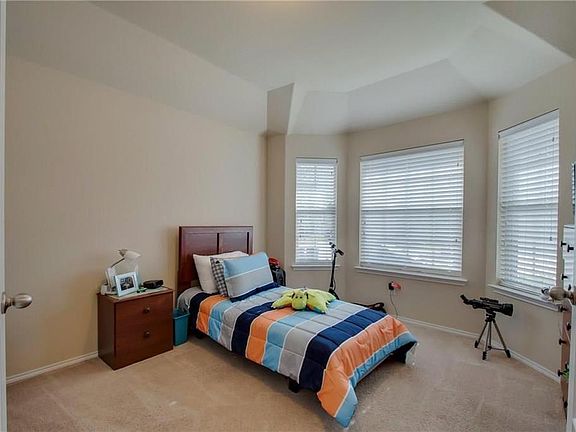 4th image of 13025 Sierra View Dr