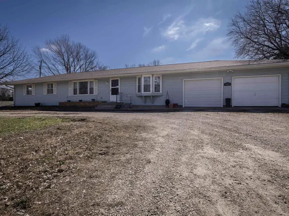 585 W 133rd St, Carbondale, KS 66414