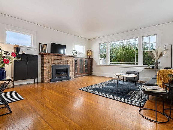 2nd image of 3009 Humboldt Avenue