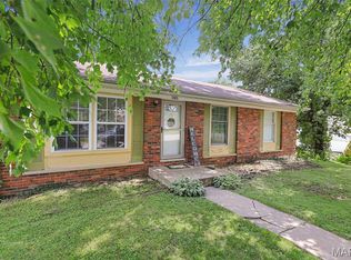 5905 Dogwood Ln, Godfrey, IL 62035