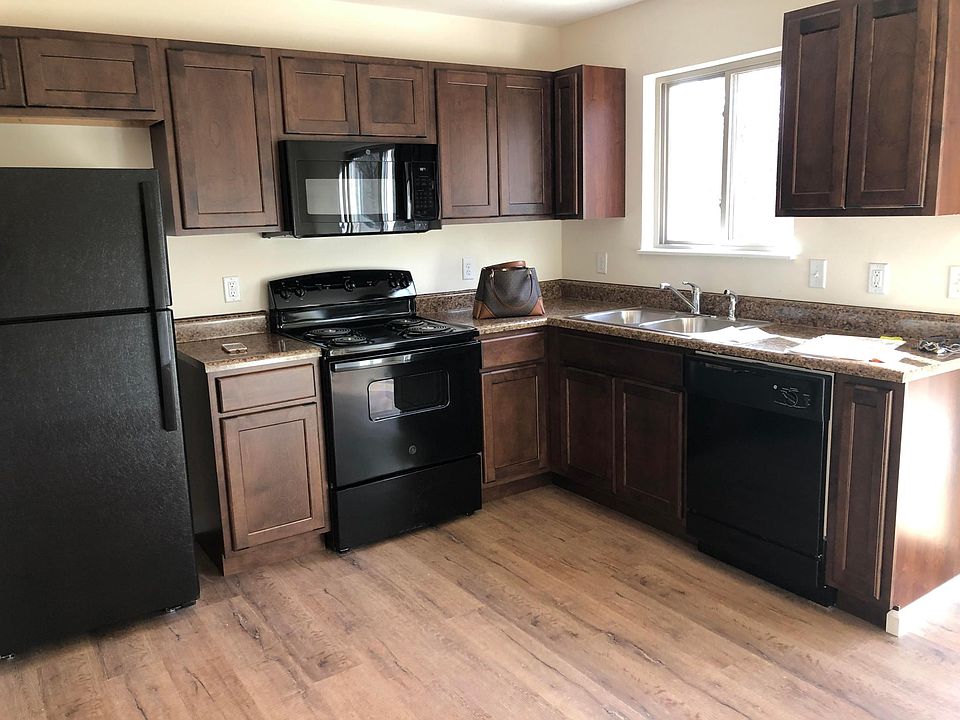 kitchen , upgraded cabinets, disposal