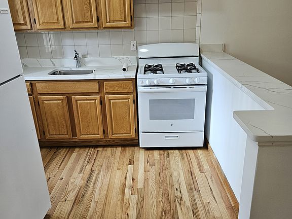 2nd image of 479 Humboldt St #1