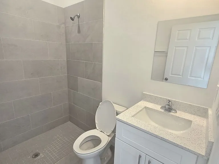1150 Rahway St E — Photo 3