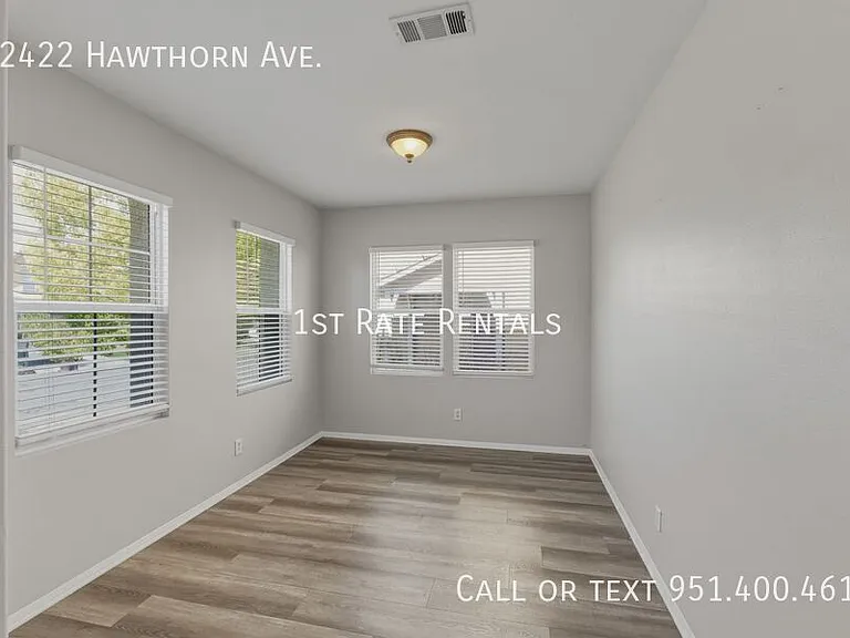 22422 Hawthorn Ave — Photo 2