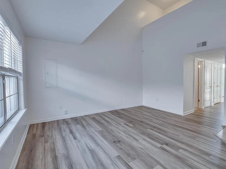 4300 Clearwater Way #4300 — Photo 3