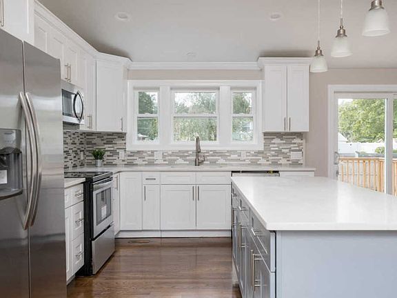 4th image of 14 Foxwood Dr