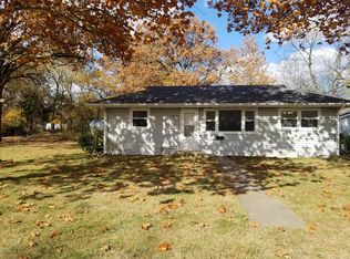 529 E Hadley St, Aurora, MO 65605