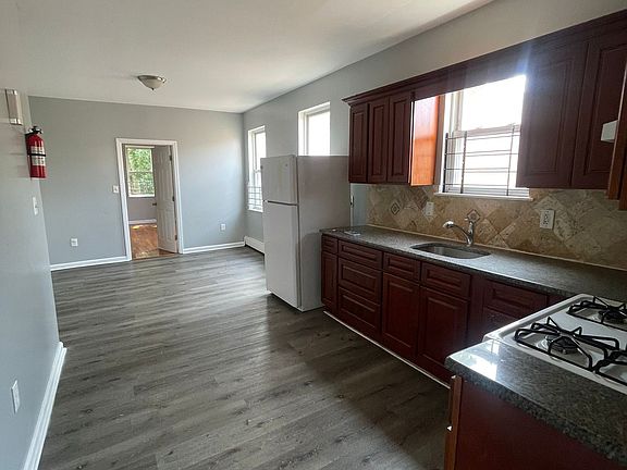 2nd image of 368 Avon Ave #6