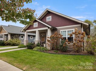 32 Bungalow Way, Brevard, NC 28712