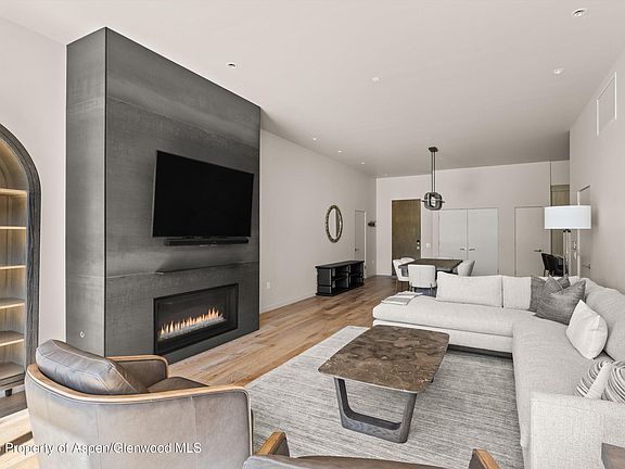 4th image of 101 Willow Rd #206