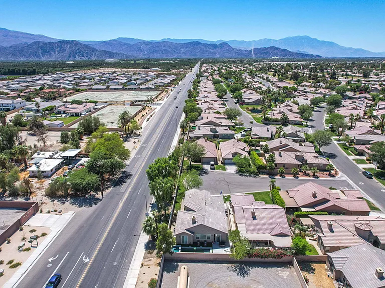 49990 Eastwood Ln — Photo 66