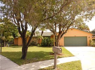102 Morgate Cir, Royal Palm Beach, FL 33411