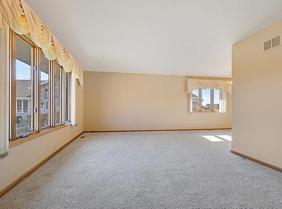 5th image of 18050 Florida Ct