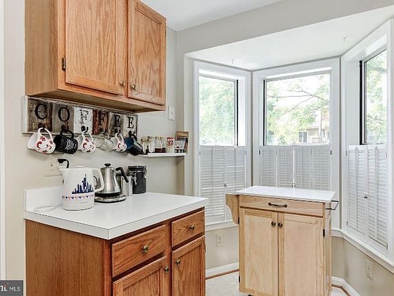 4th image of 5915 Dungeness Ln