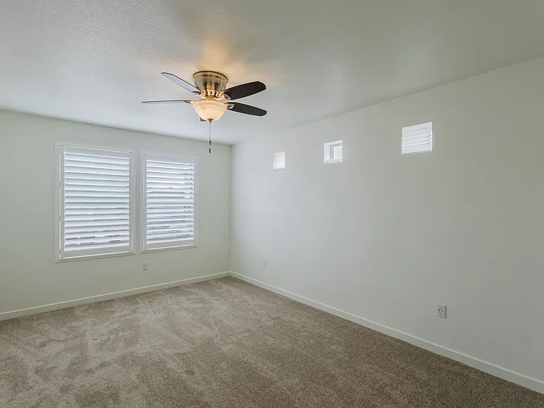 2656 Champagne Ave — Photo 13
